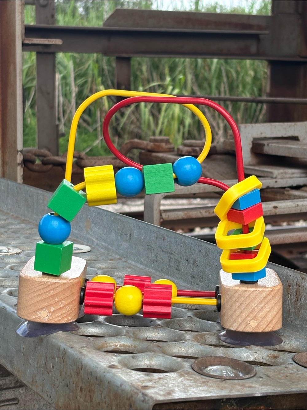 Melissa & Doug Wooden Bead Maze Activity Toy with Suction Cups Excellent Cond.